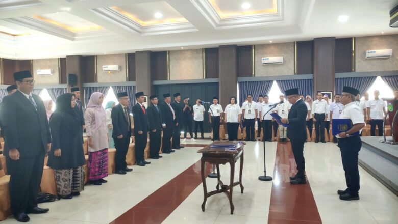 Reshuffle Perdana, Wabup Lantik 27 Pejabat Eselon III dan IV