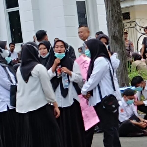 Tuntut Keadilan, Ratusan Honorer K4 Demo di Kantor Bupati Tebo