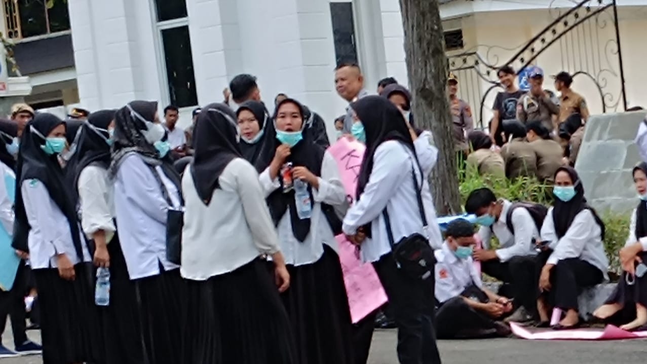 Tuntut Keadilan, Ratusan Honorer K4 Demo di Kantor Bupati Tebo