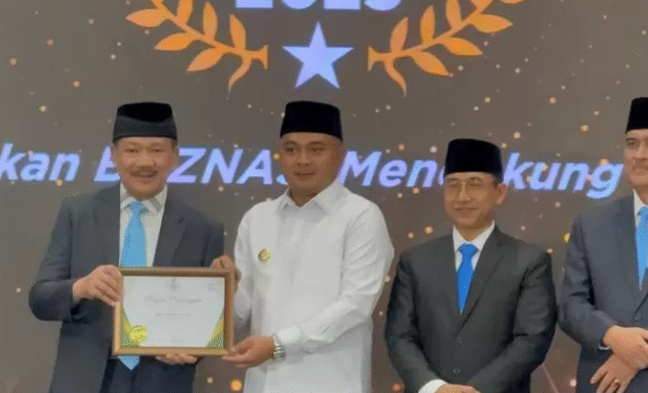Bupati Tebo Terima Penghargaan Baznas Award 2025